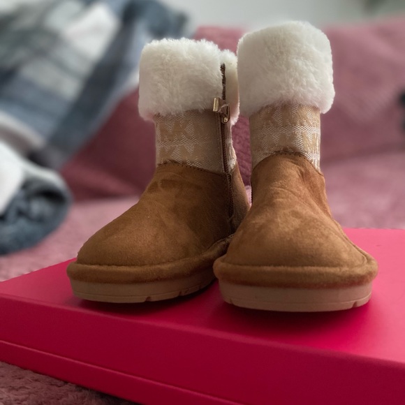 Boots - Picture 5 of 11